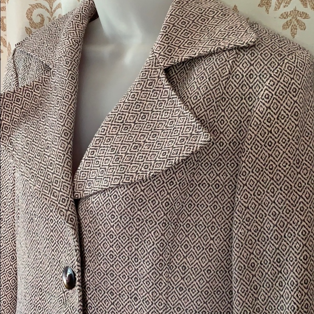 Sharon Young beautiful blazer 6